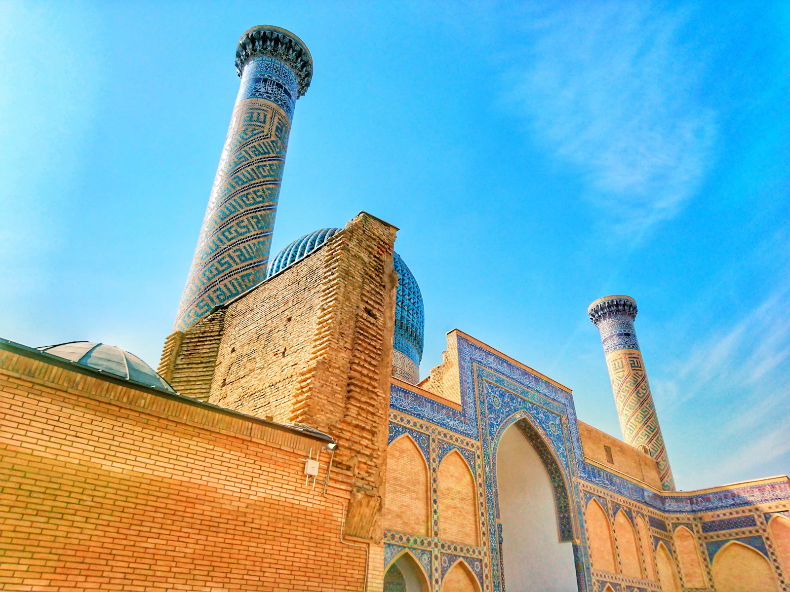 Madrasa ouzbèke en briques sur la Route de la Soie