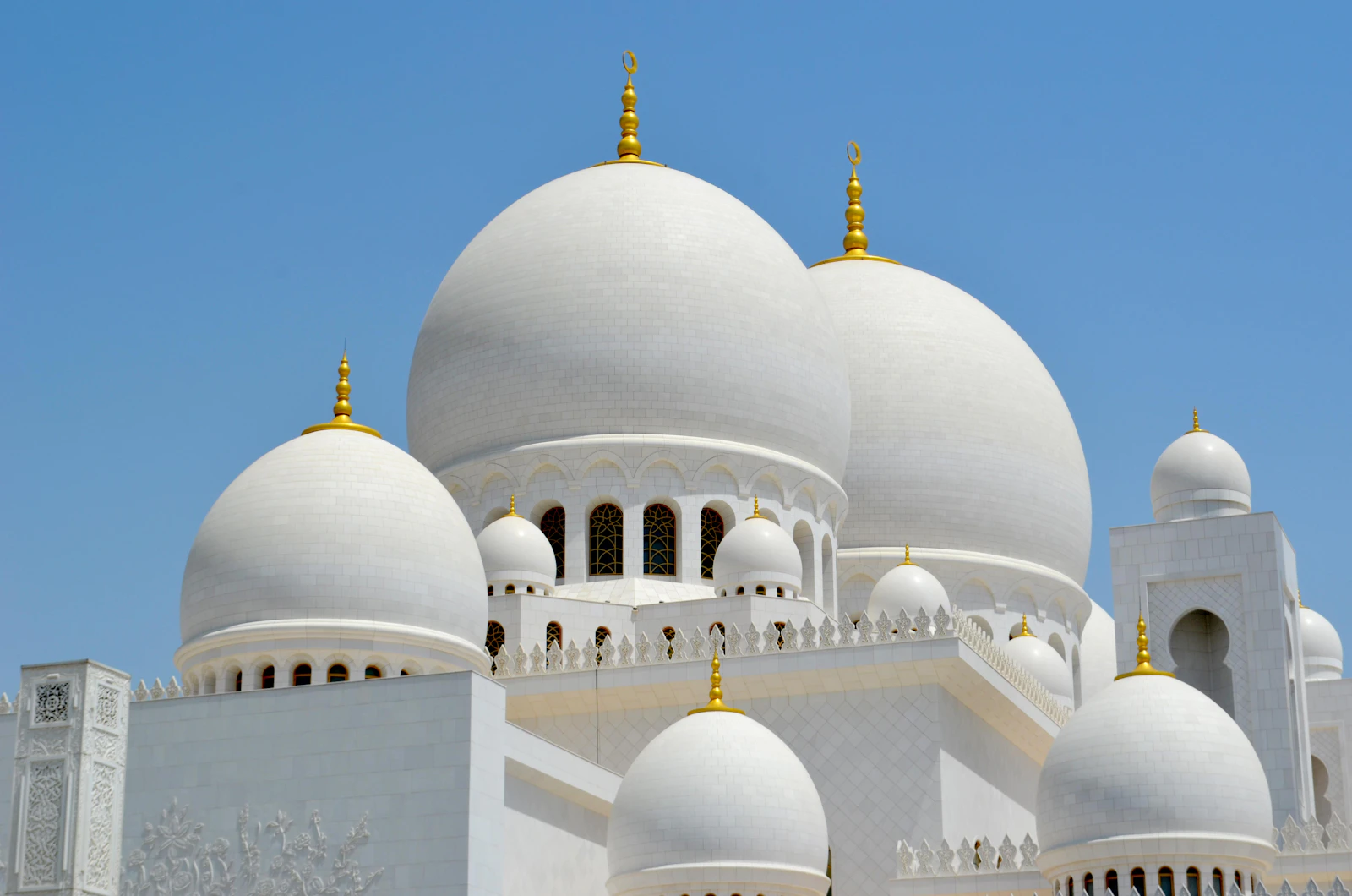 Mosquée Cheikh Zayed et ses dômes blancs à Abou Dhabi