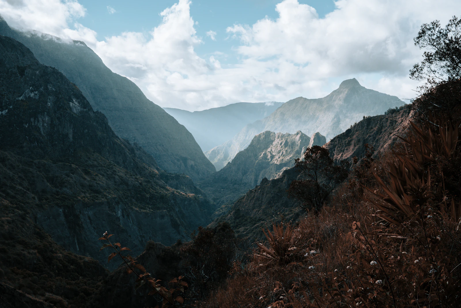 Massif montagneux du cirque de Mafate à La Réunion