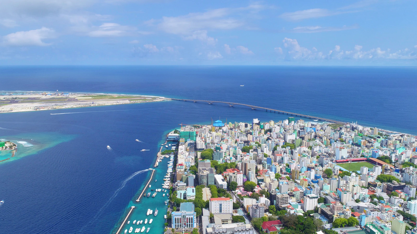 Front de mer et bâtiments colorés de Malé, capitale des Maldives