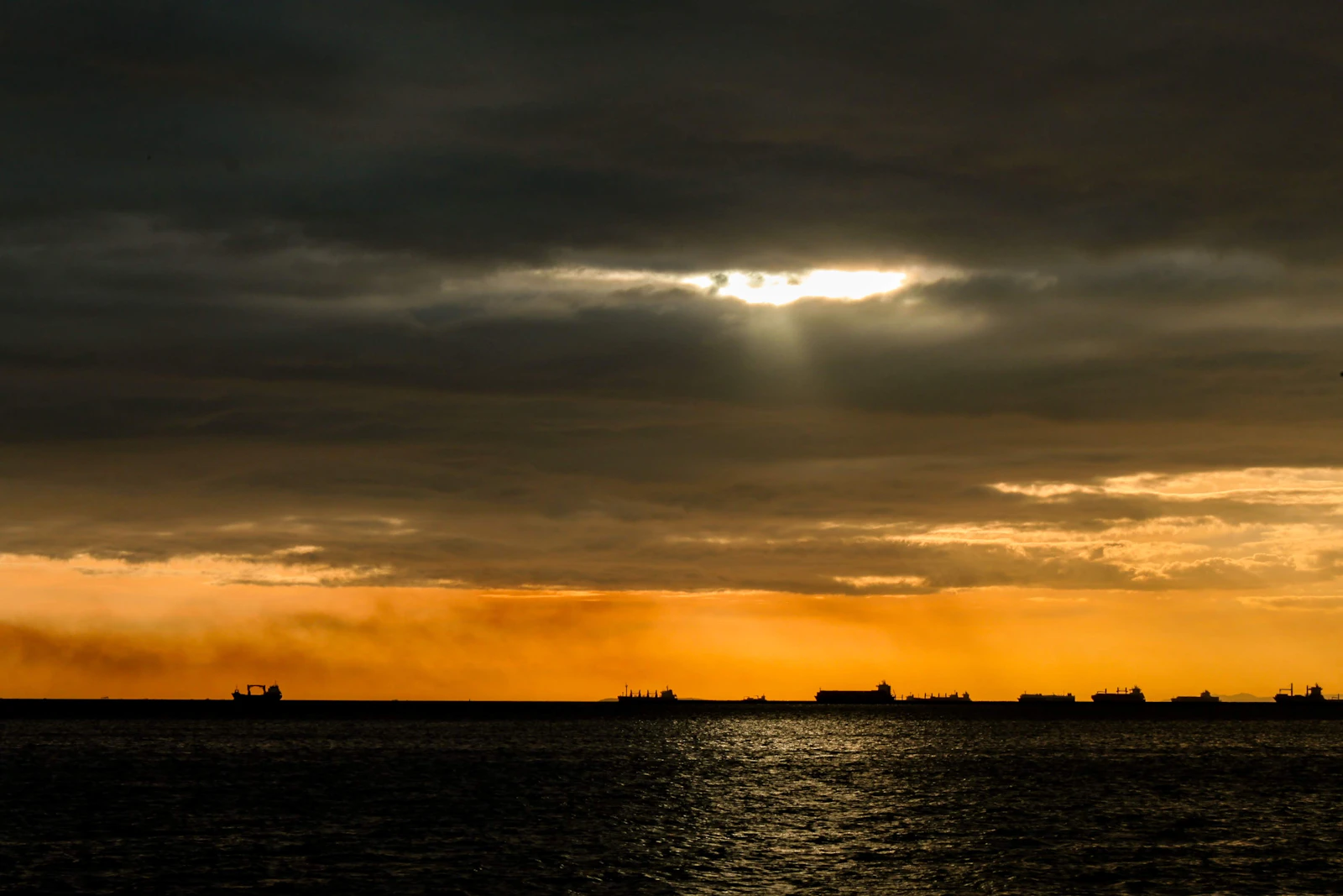 Vue de la baie de Manille au coucher du soleil