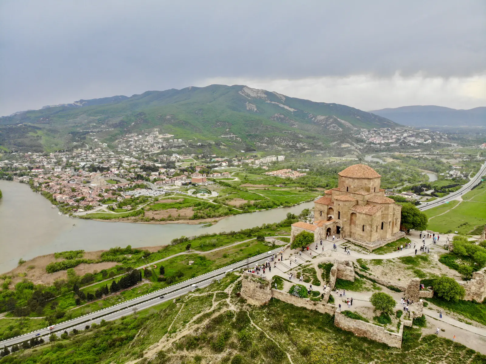 Monastère de Jvari au-dessus du confluent des rivières à Mtskheta