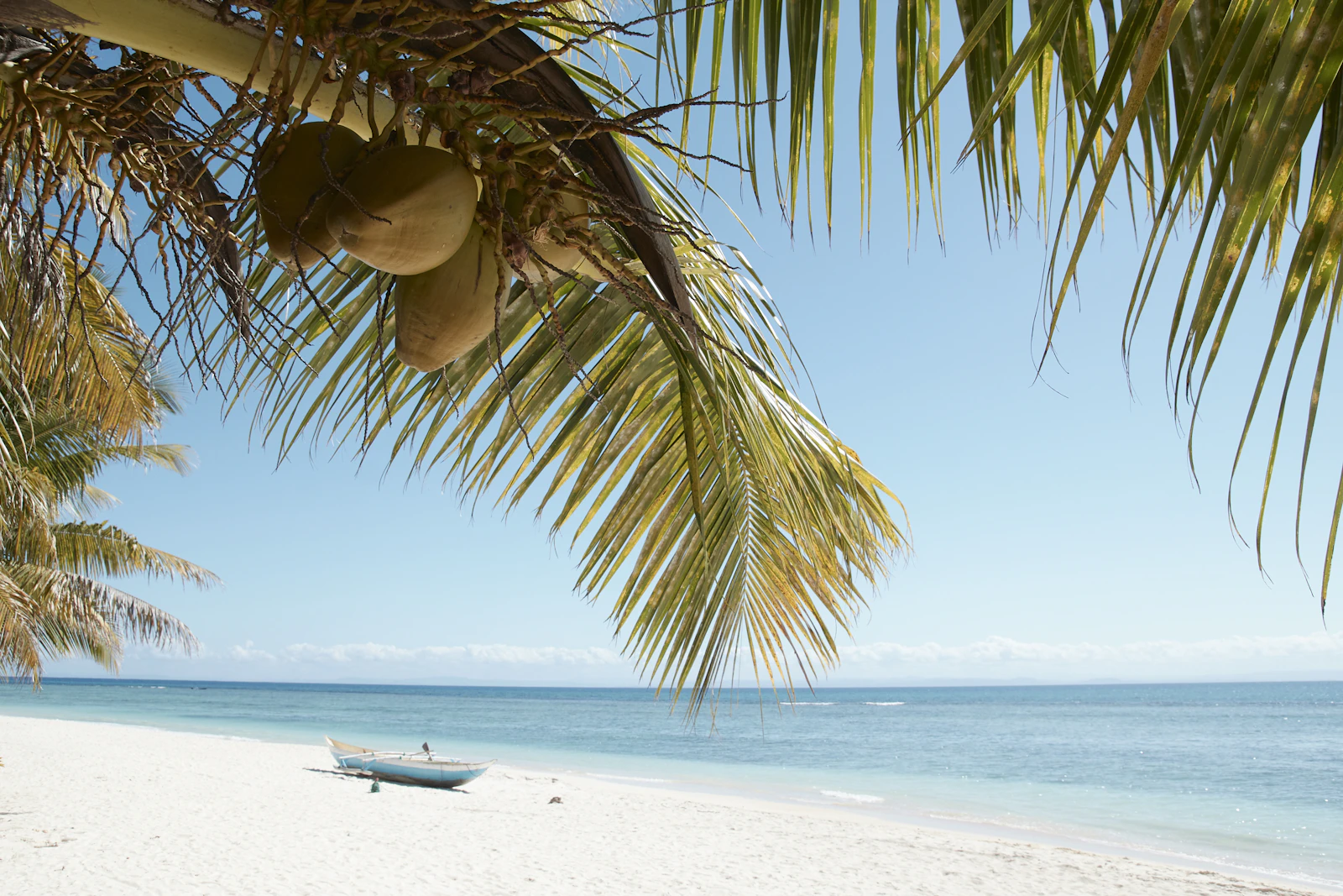 Pirogue traditionnelle sur la plage de Nosy Be