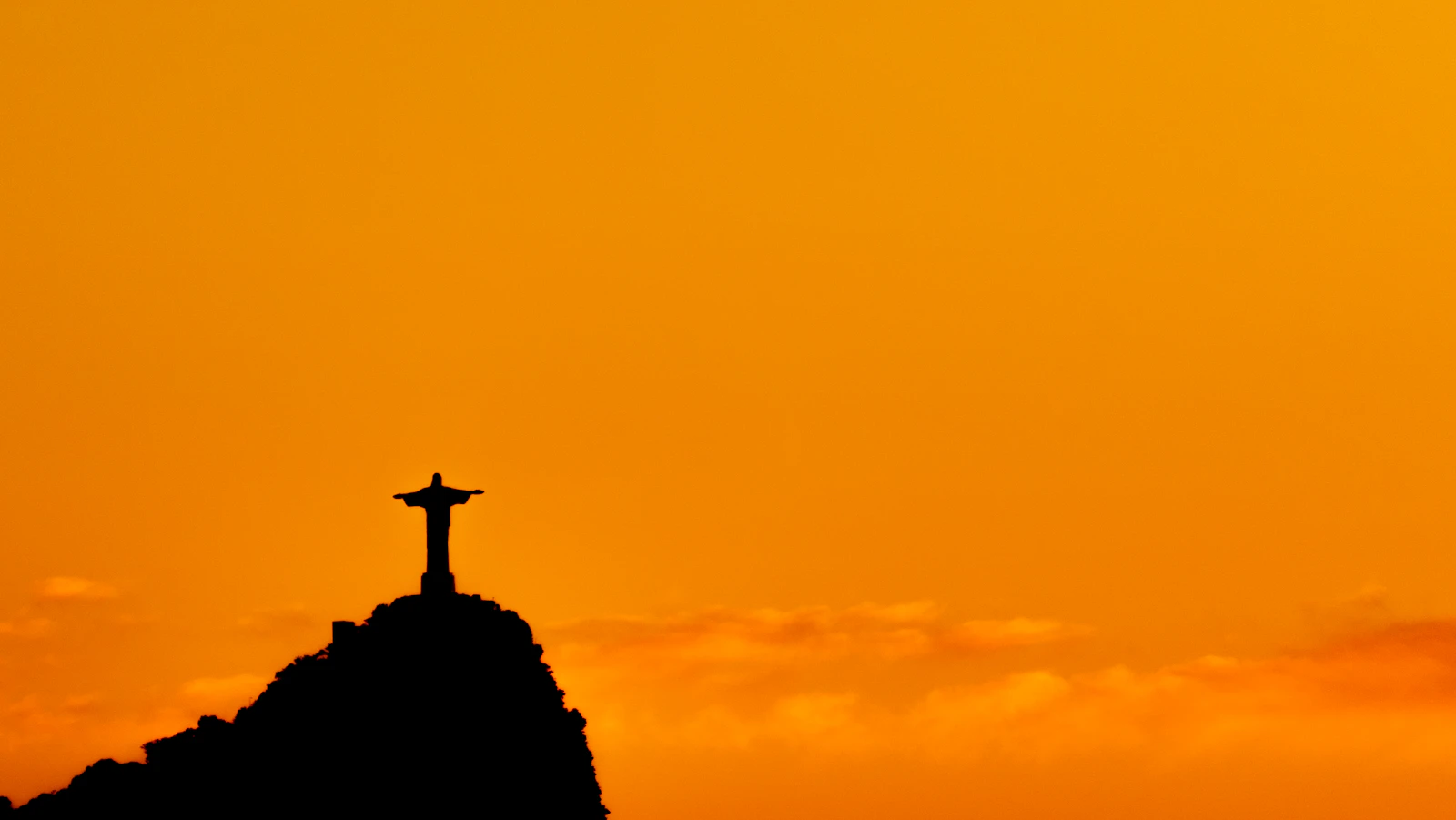 Silhouette du Christ Rédempteur sur le Corcovado au coucher du soleil