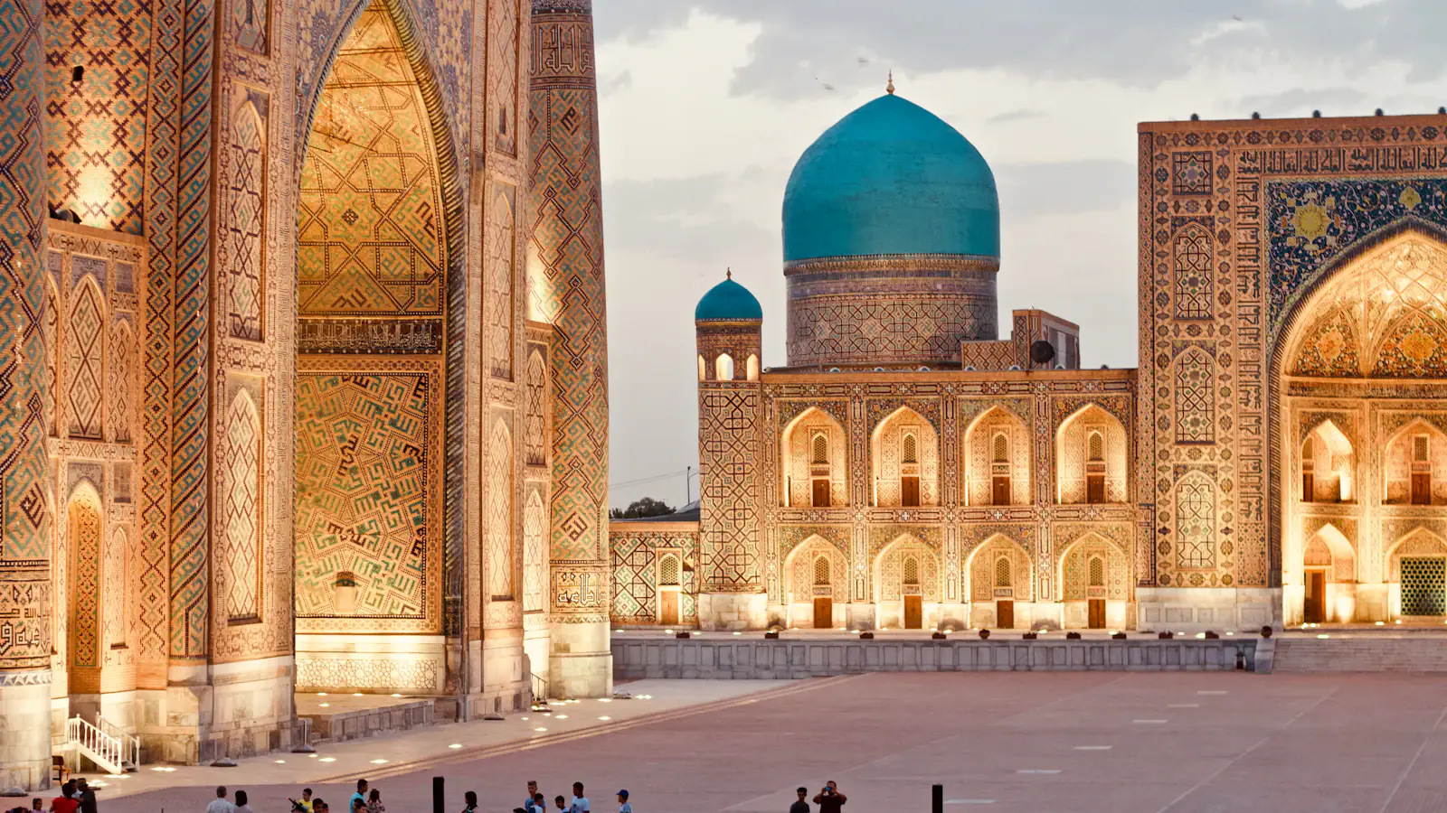 Place du Registan à Samarcande en Ouzbékistan
